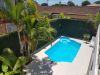 Casa com 3 Dormitrios  venda, 200 m por R$ 955.000,00