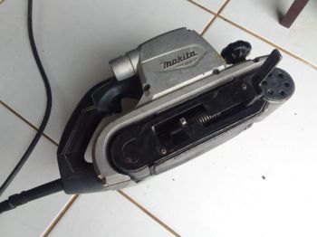 Lixadeira de cinta rato ssp makita 940 w 220 v m 9400 g . Para a sua casa